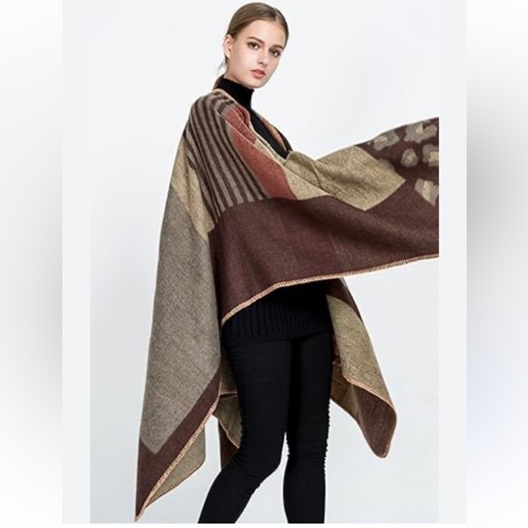 Animal print poncho shawl in coffee leopard combo. NIB - Picture 2 of 7
